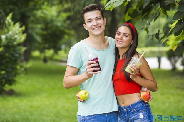couple-standing-park-holding-healthy-smoothies-apples_23-2147855537.jpg